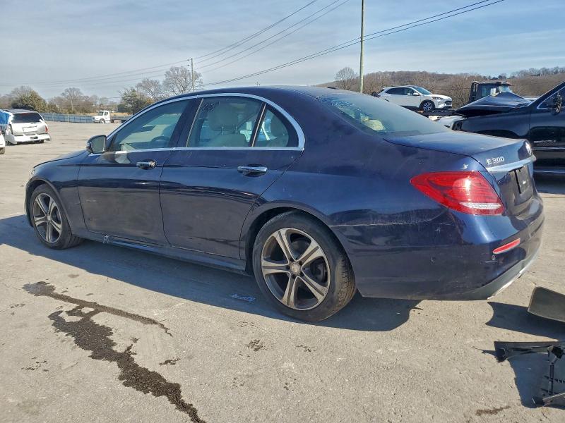Фото 2 - MERCEDES-BENZ E-CLASS