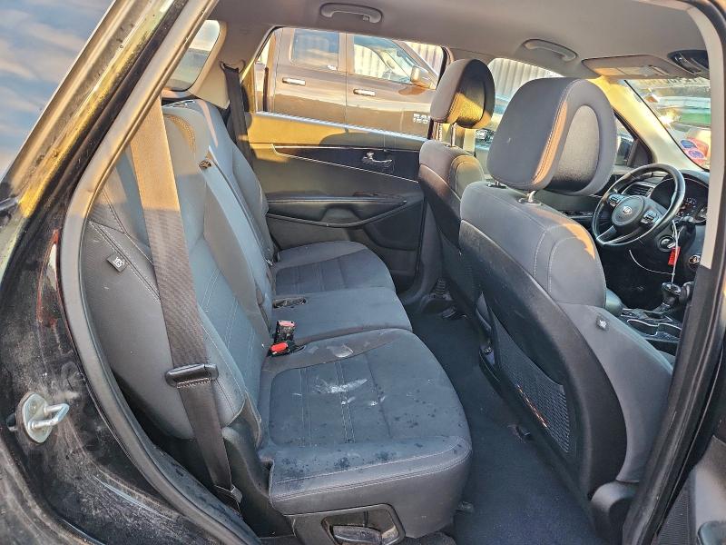 Фото 11 - KIA SORENTO