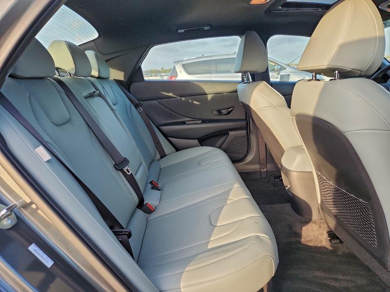 Фото 10 - HYUNDAI ELANTRA