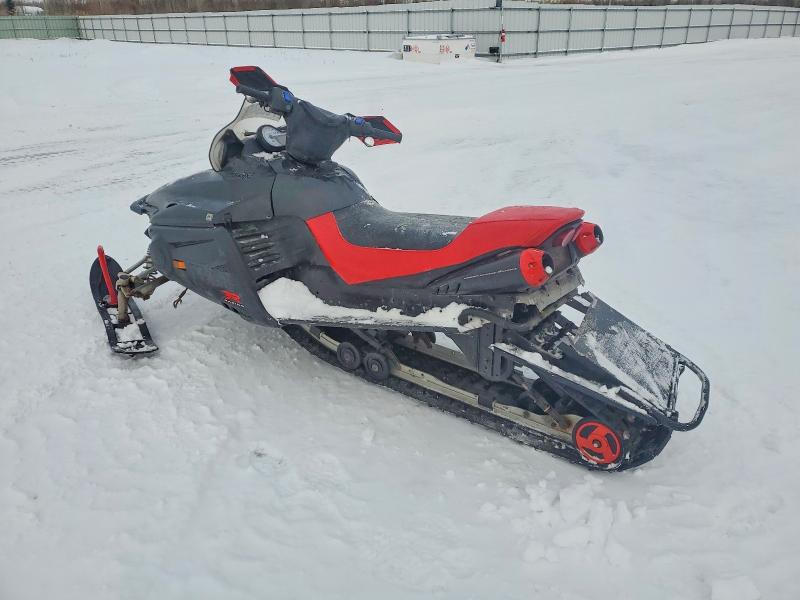 YAMAHA SNOWMOBILE 2003