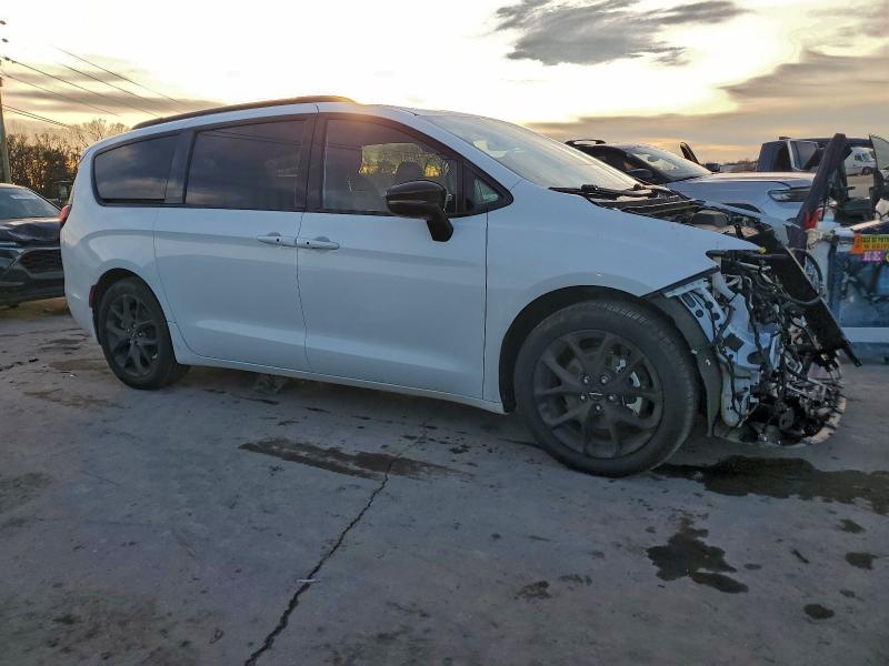 Фото 4 - CHRYSLER PACIFICA