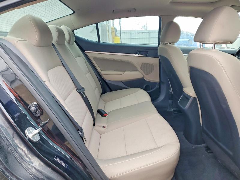 Фото 10 - HYUNDAI ELANTRA