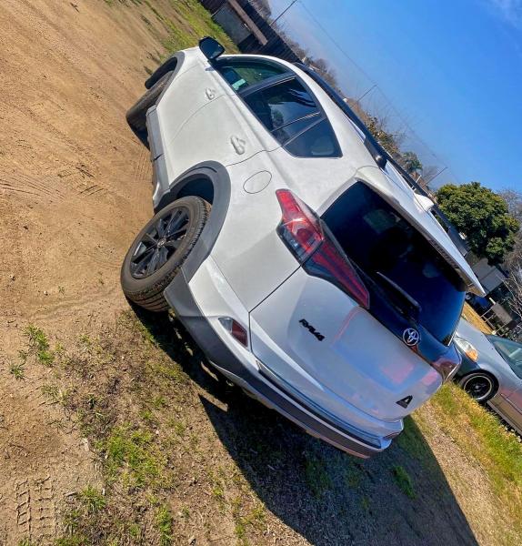 Фото 3 - TOYOTA RAV4