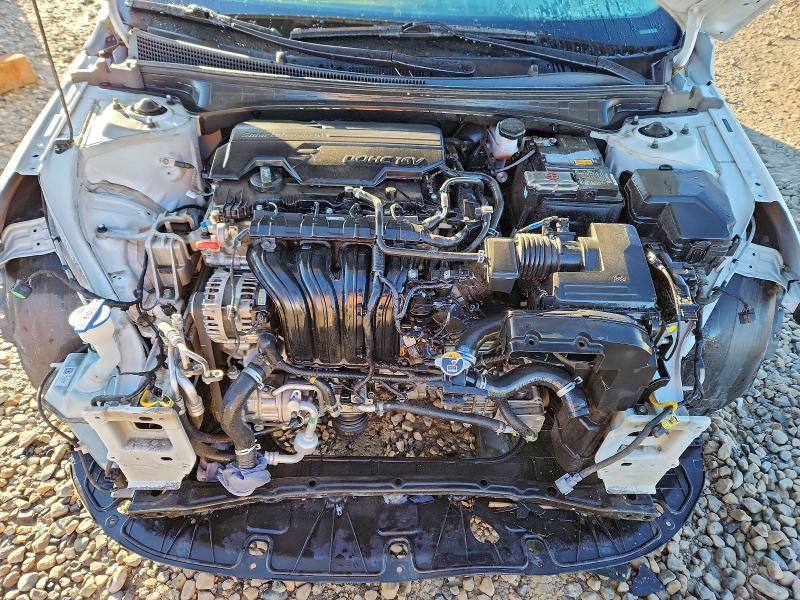 Фото 11 - HYUNDAI ELANTRA