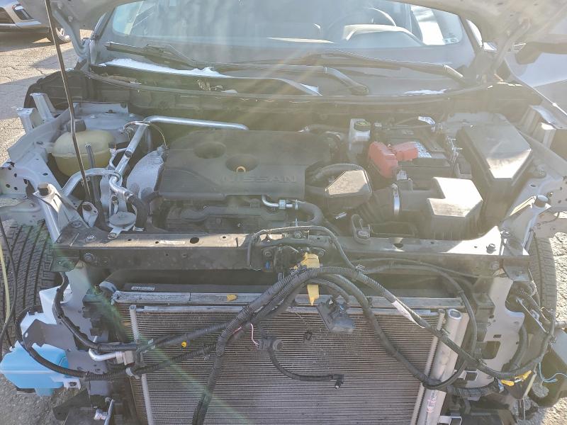 Фото 12 - NISSAN ROGUE