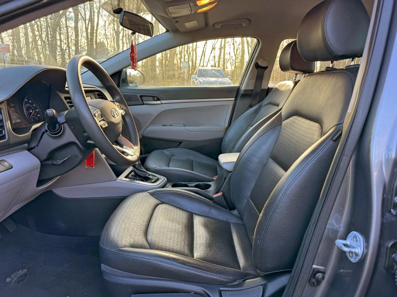 Фото 11 - HYUNDAI ELANTRA