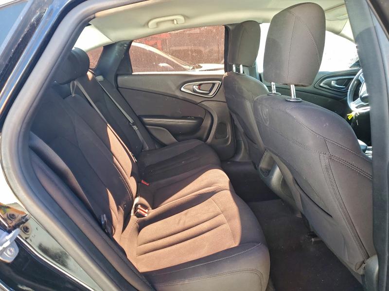 Фото 10 - CHRYSLER 200