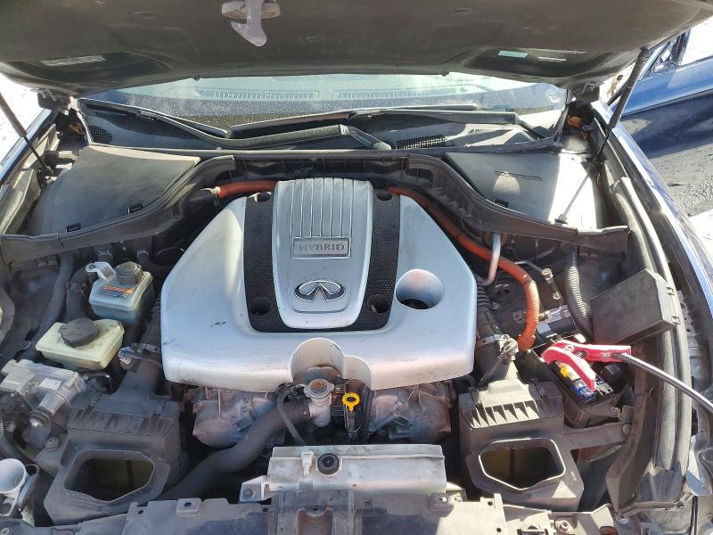 Фото 11 - INFINITI Q70