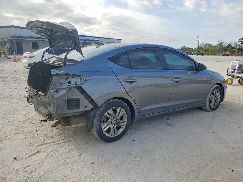 Фото 3 - HYUNDAI ELANTRA