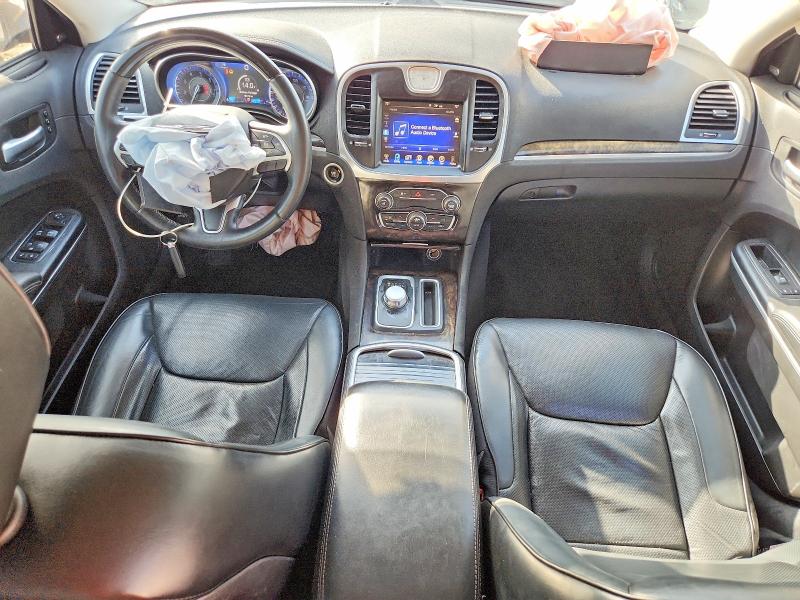 Фото 8 - CHRYSLER 300