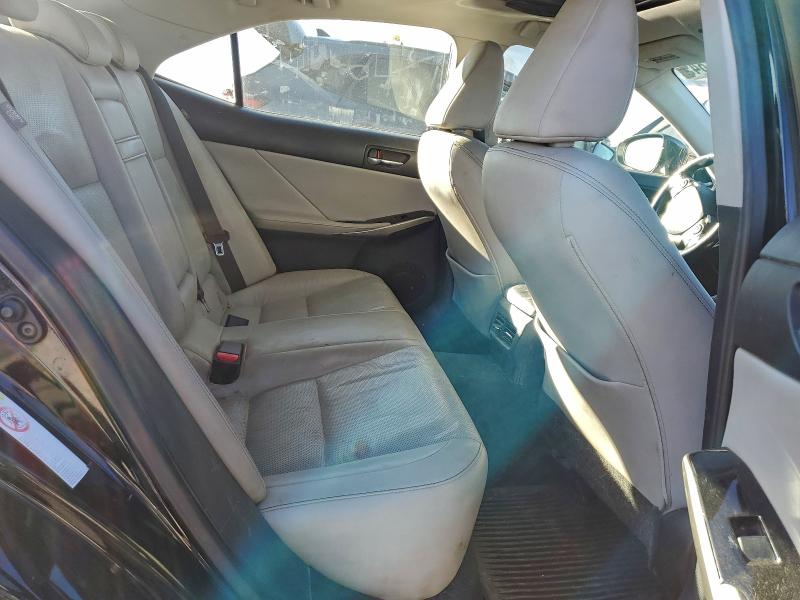 Фото 10 - LEXUS IS