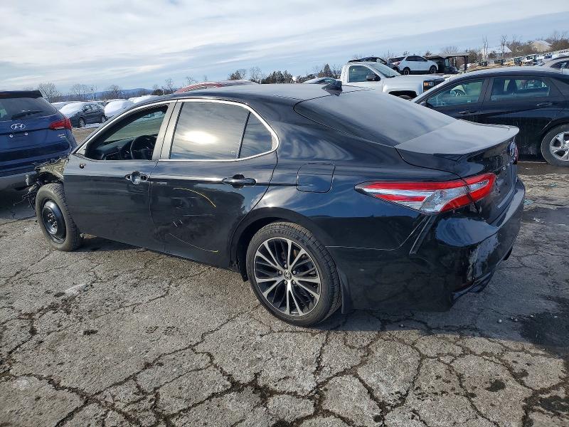 Фото 2 - TOYOTA CAMRY