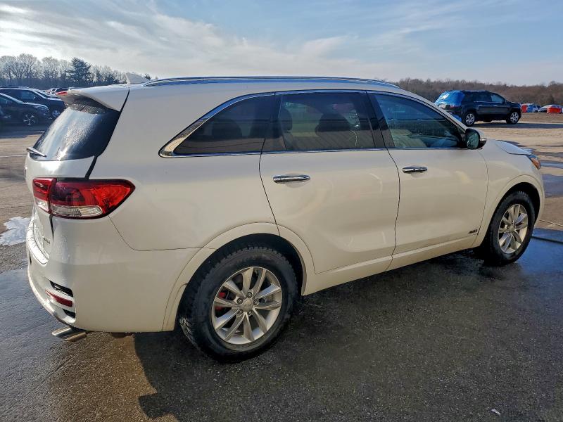 Фото 3 - KIA SORENTO