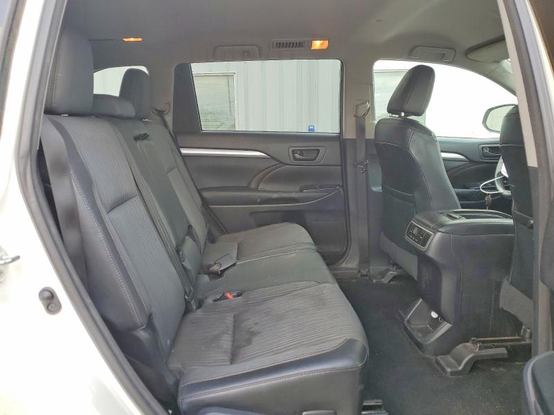 Фото 11 - TOYOTA HIGHLANDER