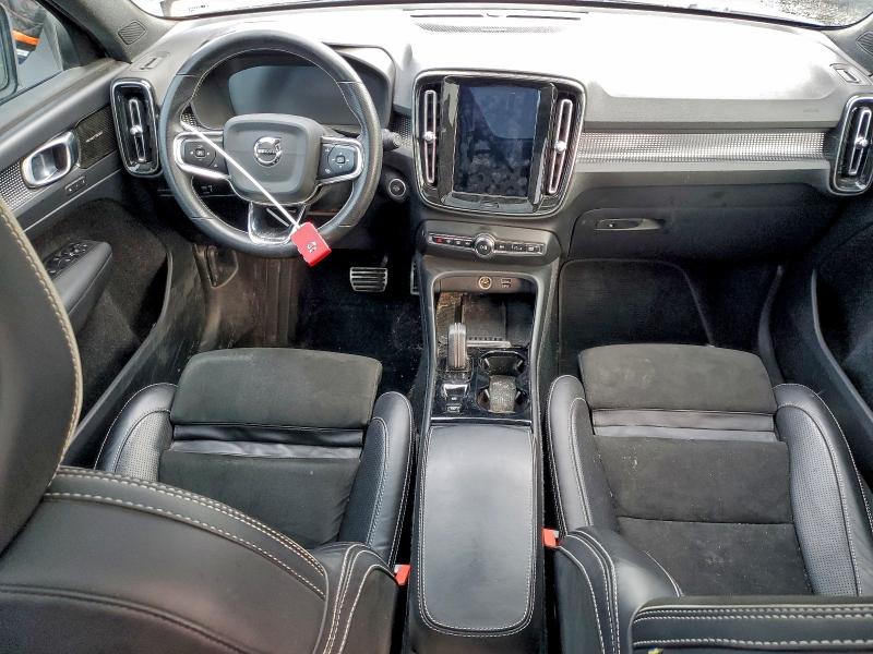 Фото 8 - VOLVO XC40