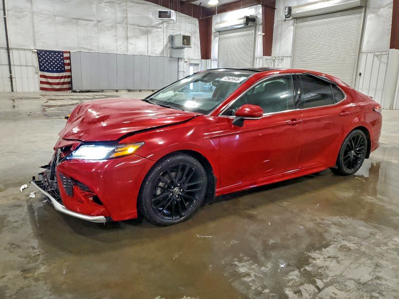 Фото 1 - TOYOTA CAMRY