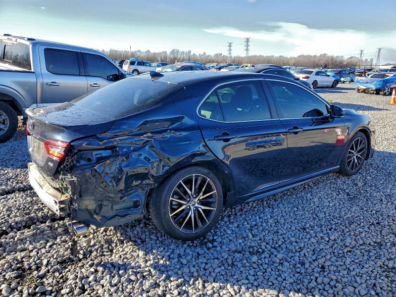 Фото 3 - TOYOTA CAMRY