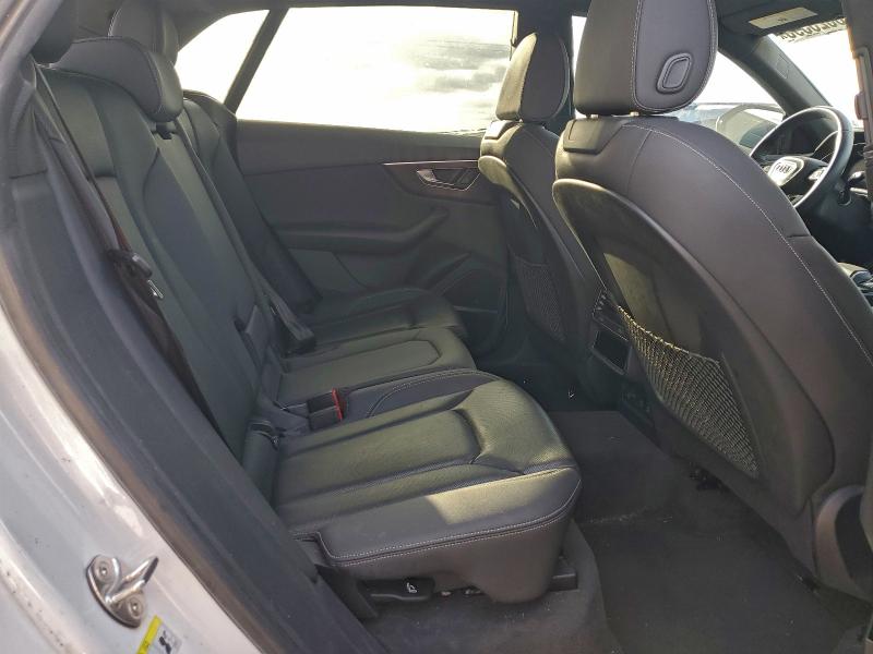 Фото 10 - AUDI Q8