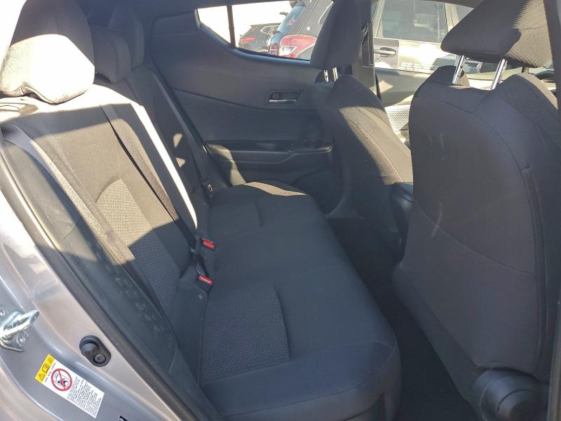 Фото 11 - TOYOTA C-HR