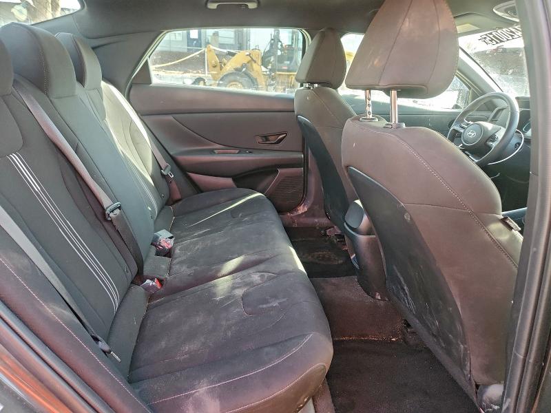 Фото 10 - HYUNDAI ELANTRA