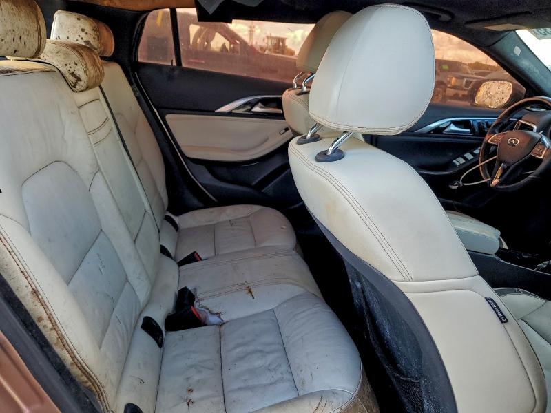 Фото 10 - INFINITI QX30