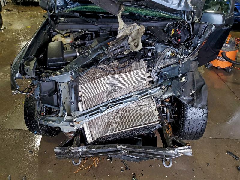 Фото 11 - CHEVROLET COLORADO