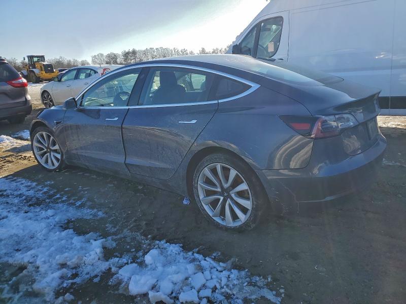 Фото 2 - TESLA MODEL 3
