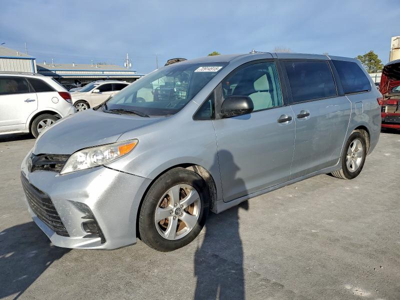 Фото 1 - TOYOTA SIENNA