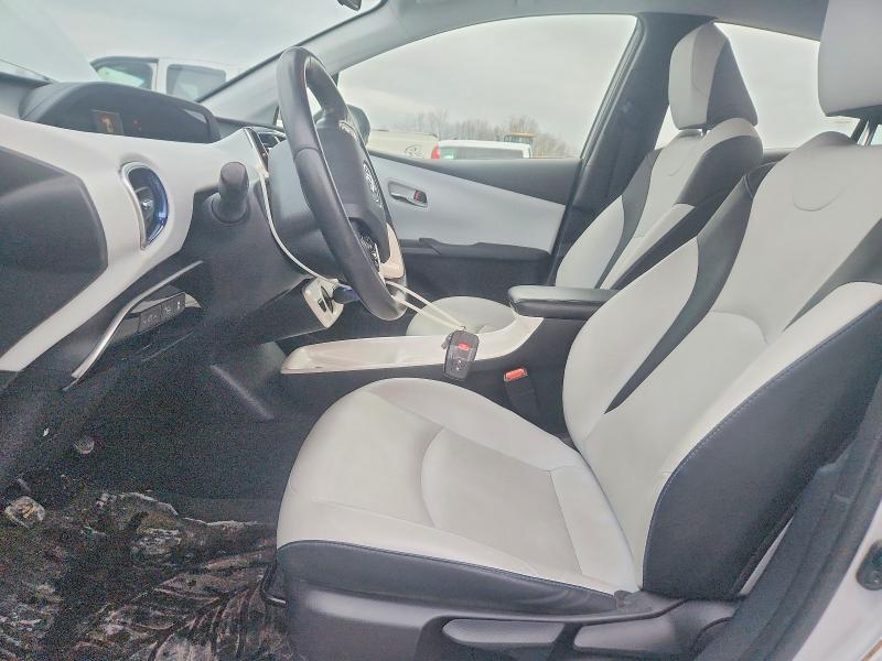 Фото 7 - TOYOTA PRIUS