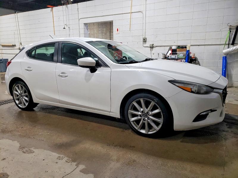 Фото 4 - MAZDA 3