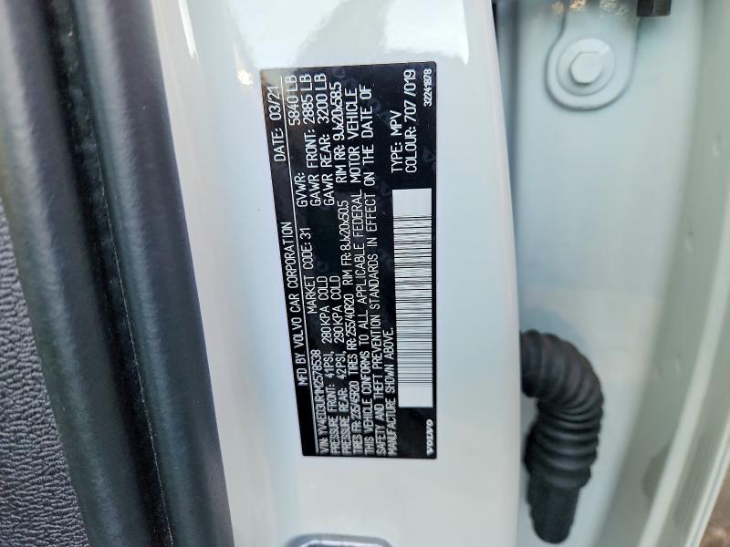 Фото 13 - VOLVO XC40