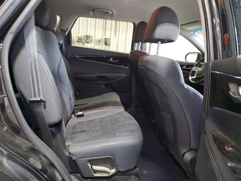 Фото 11 - KIA SORENTO