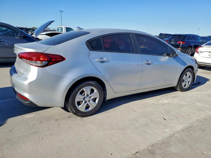 Фото 3 - KIA FORTE