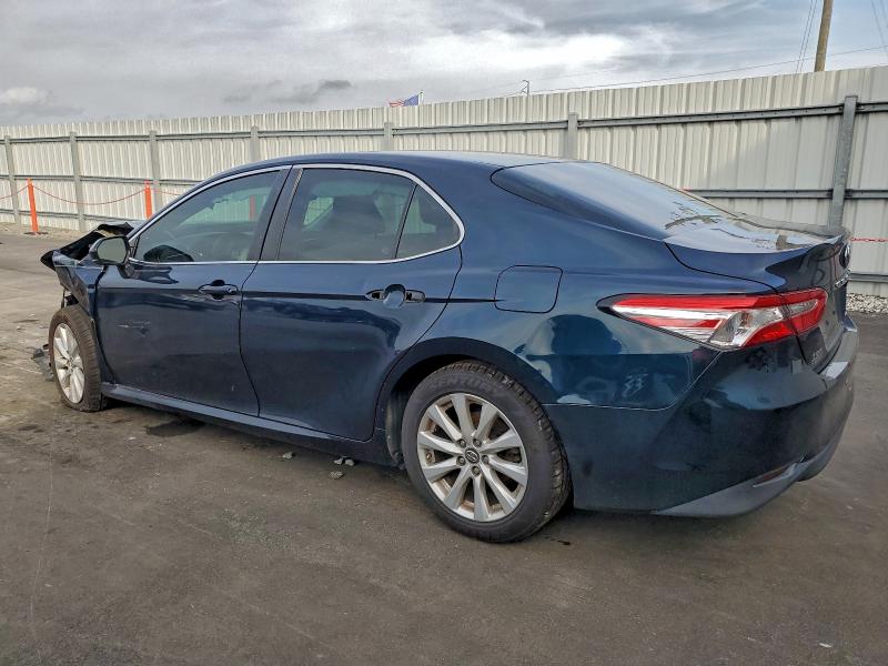 Фото 2 - TOYOTA CAMRY