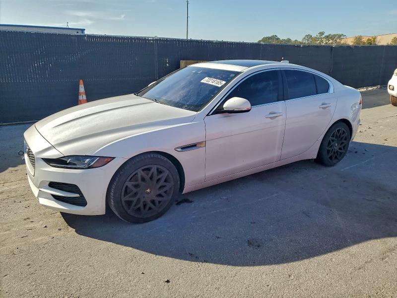 Фото 1 - JAGUAR XE