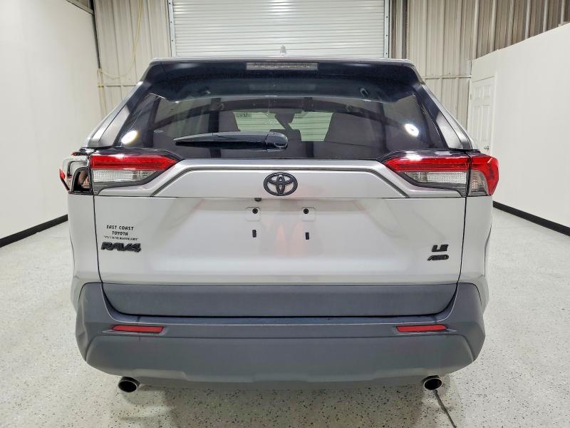 Фото 6 - TOYOTA RAV4