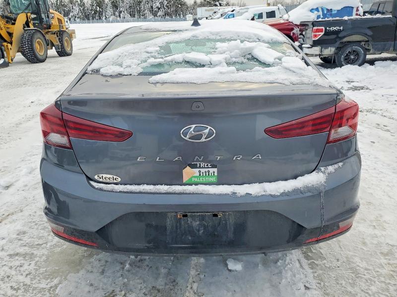 Фото 6 - HYUNDAI ELANTRA