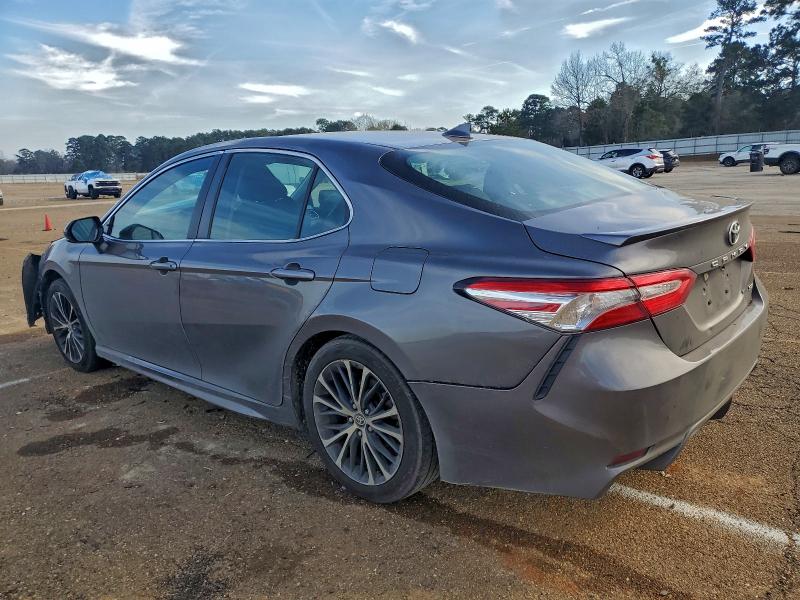 Фото 2 - TOYOTA CAMRY