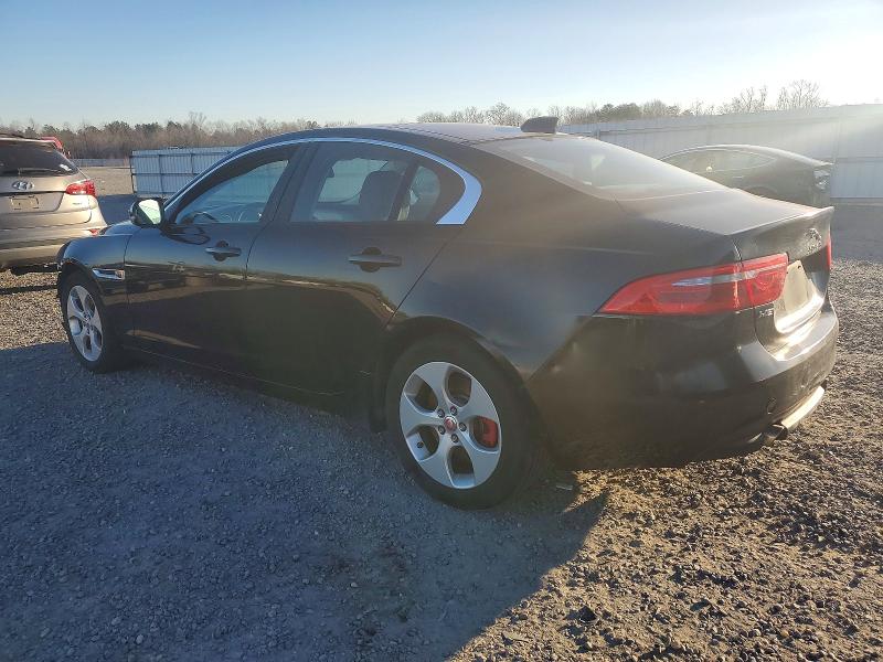 Фото 2 - JAGUAR XE