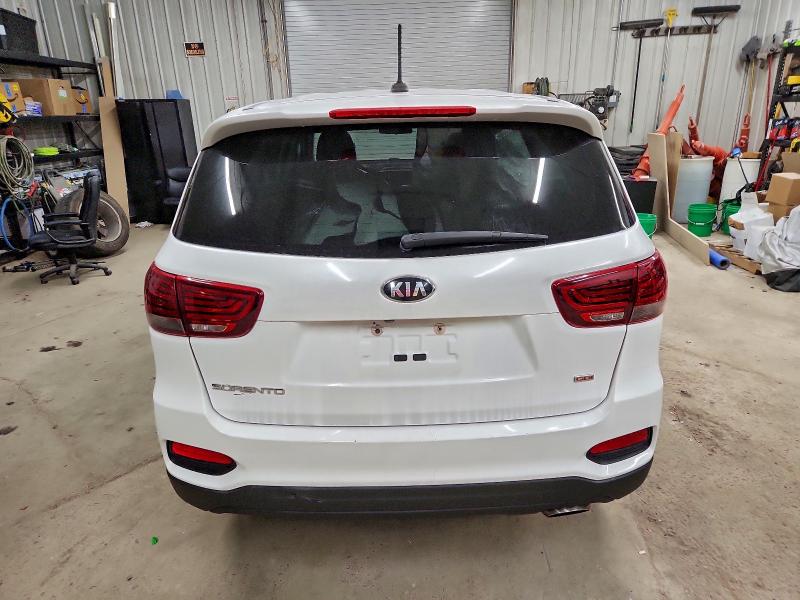 Фото 6 - KIA SORENTO