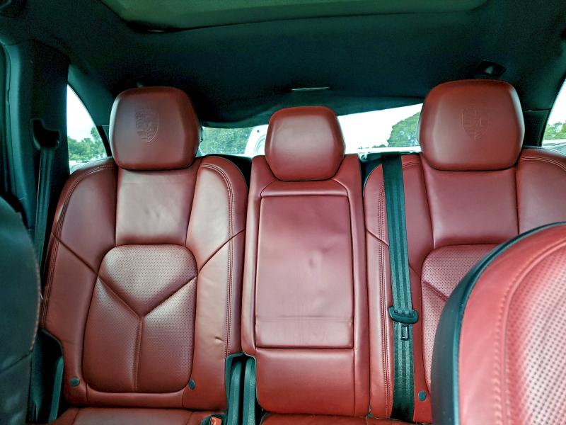 Фото 10 - PORSCHE CAYENNE