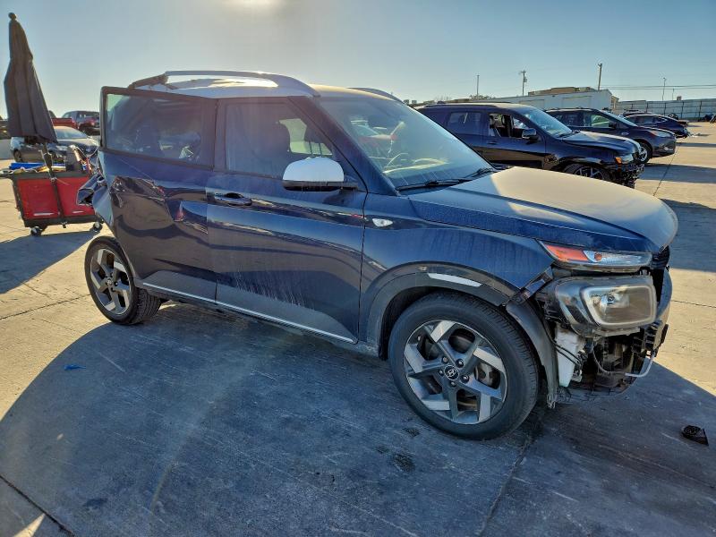 Фото 4 - HYUNDAI VENUE