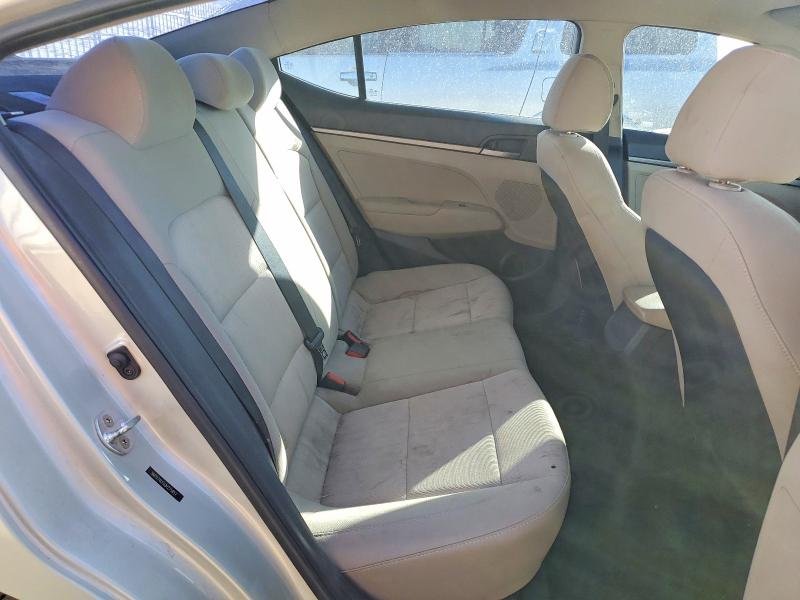 Фото 10 - HYUNDAI ELANTRA