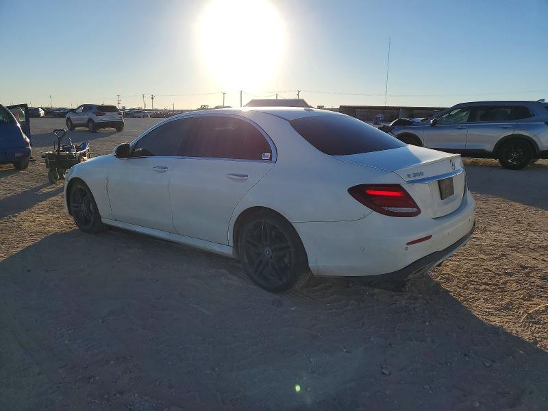 Фото 2 - MERCEDES-BENZ E-CLASS