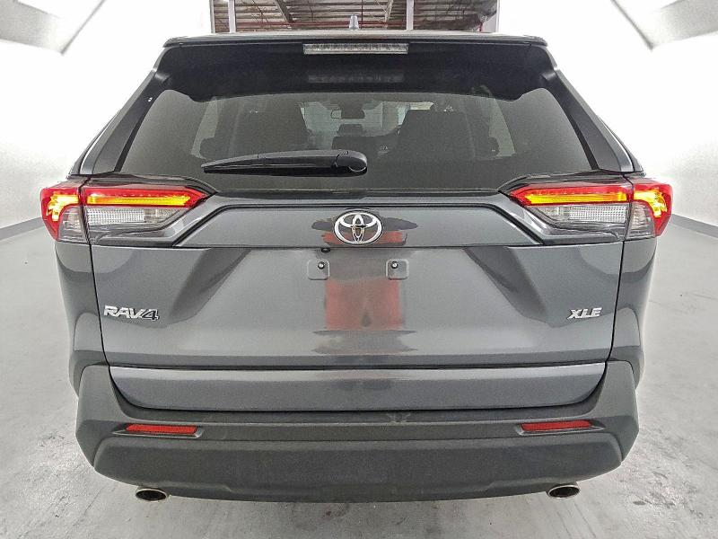 Фото 6 - TOYOTA RAV4
