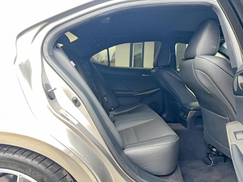 Фото 6 - LEXUS IS