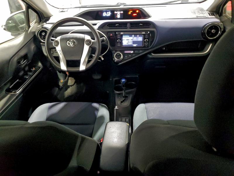 Фото 8 - TOYOTA PRIUS