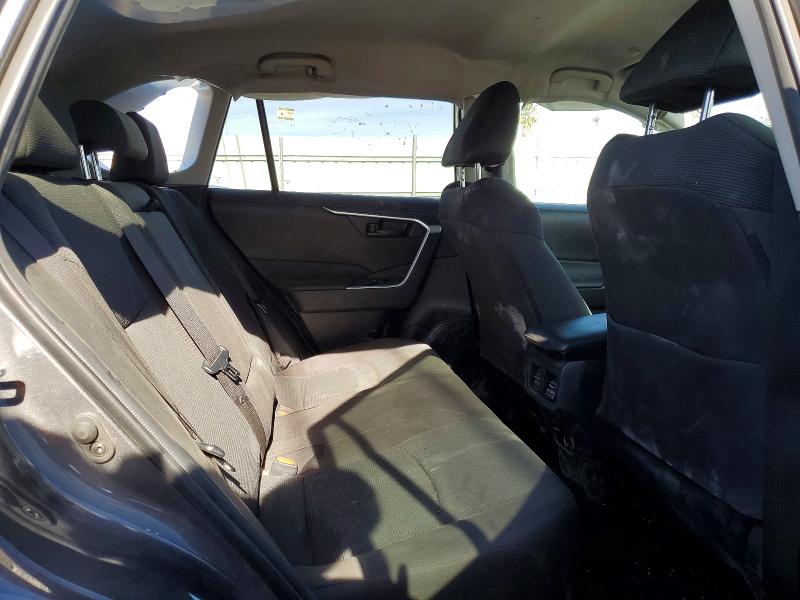 Фото 11 - TOYOTA RAV4