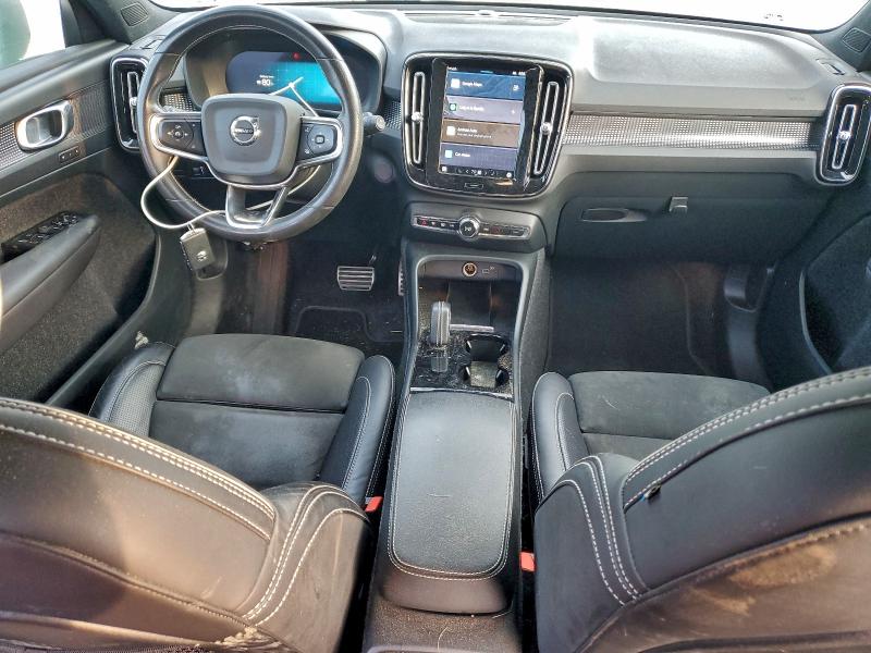 Фото 8 - VOLVO XC40