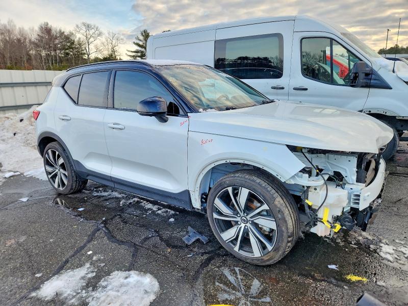 Фото 4 - VOLVO XC40